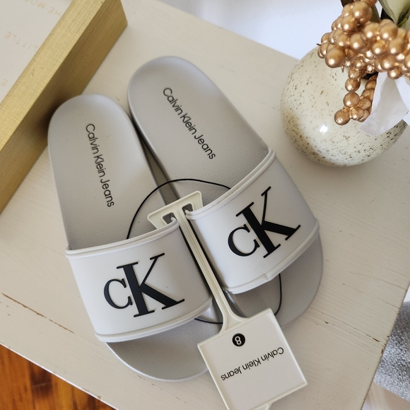 NWT Women's Calvin Klein Jeans Slides Size 8 Color Grey/Black Logo - Picture 1 of 6
